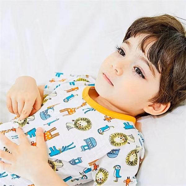 Nhóc tỳ nổi tiếng khắp châu Á nhờ tham gia diễn xuất từ khi 15 tháng tuổi và vô cùng đáng yêu, đẹp trai. Và giờ đây, sau hơn 3 năm thì nhóc tì bé xíu ngày nào giờ đã lớn bổng và vô cùng điển trai.