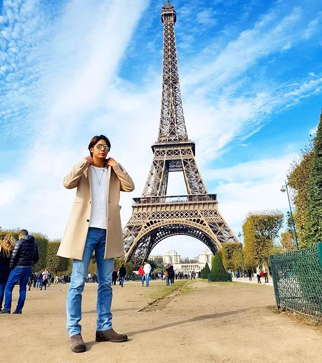 Bên cạnh đó, gương mặt điển trai và chiều cao ấn tượng chính là điểm ghi dấu ấn của chàng tiền vệ trung tâm đối với fan nữ. Nhiều dân mạng đã dành lời khen cho Ryutaro: "Đi xem bóng chỉ tập trung vào anh này, vừa đẹp trai, vừa chuyền bóng quá chắc chắn", "Đẹp trai như tài tử, đá bình tĩnh và rất ổn"...