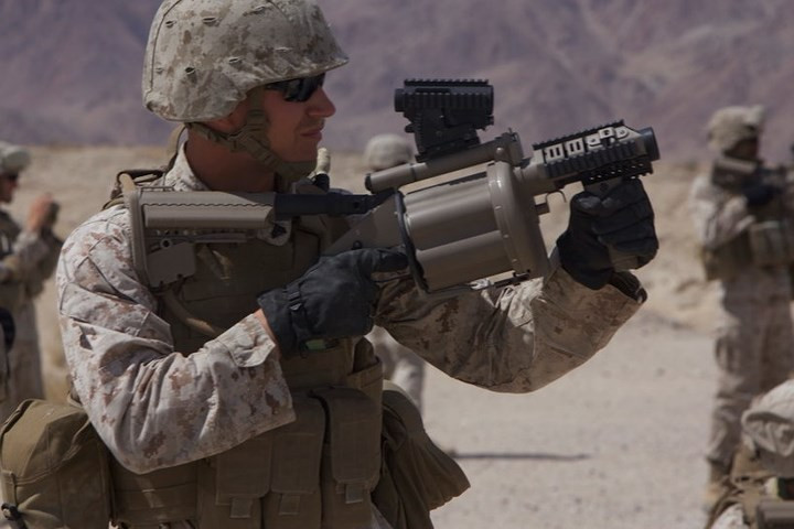 Súng phóng đa lựu M32A1 có hộp đạn chứa được 6 quả lựu đạn cỡ 40mm với tầm phóng tối đa là 800m.