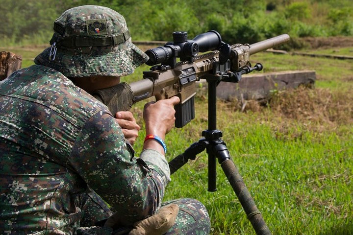 Hệ thống súng bắn tỉa M110, sử dụng đạn 7,62x51mm với tầm bắn hiệu quả hơn 792,48m.