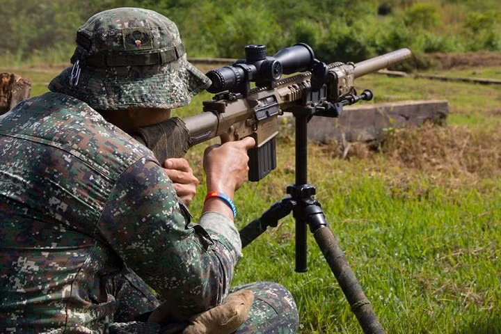 Hệ thống súng bắn tỉa M110, sử dụng đạn 7,62x51mm với tầm bắn hiệu quả hơn 792,48m.