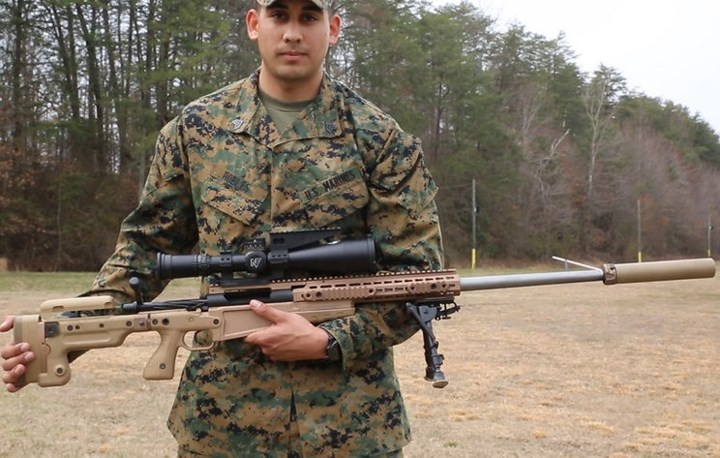 Súng bắn tỉa Mk13 Mod 7 với tầm bắn lên tới 914,4m.