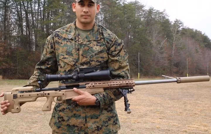 Súng bắn tỉa Mk13 Mod 7 với tầm bắn lên tới 914,4m.