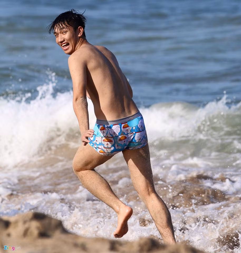 Đẹp trai, tài năng và hài hước là những điểm cộng giúp Trọng Đại trở thành soái ca mỗi khi xuất hiện ở bất cứ CLB hay đội tuyển bóng đá nào của Việt Nam. Ảnh trong bài: FBNV.