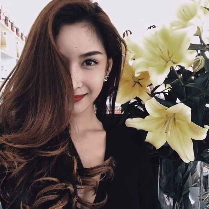 Nhìn vào những tấm ảnh chia sẻ trên mạng, phần lớn mọi người đều bất ngờ và không tin Piyadar Inthavong là cô nàng chuyển giới.