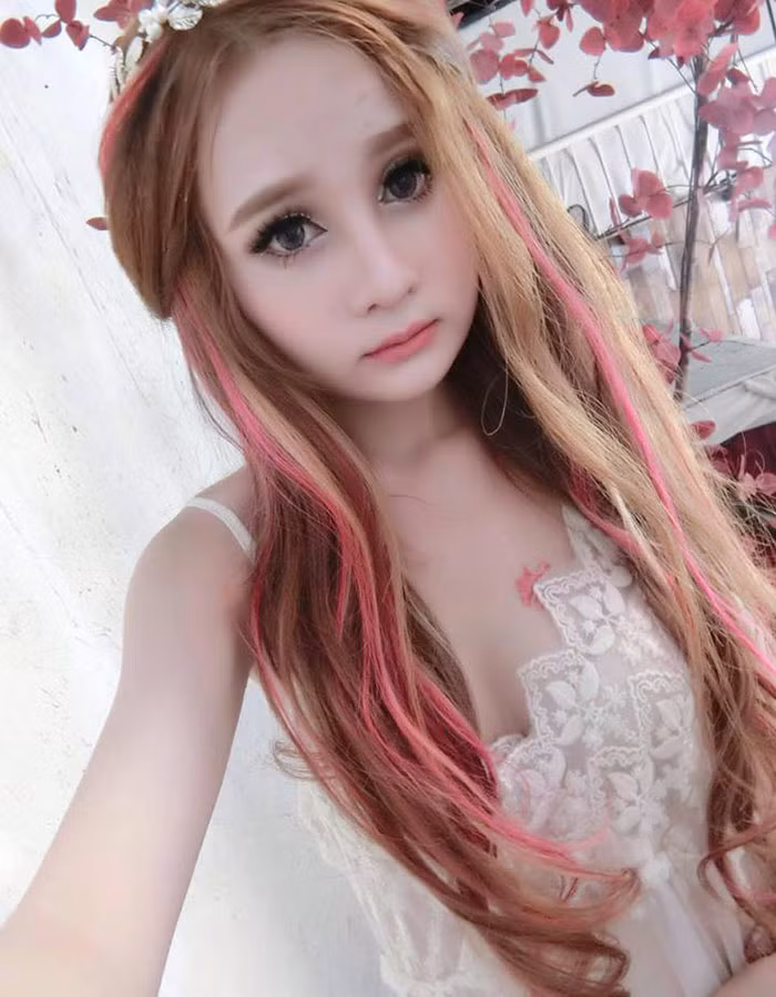 Chia sẻ trên mạng xã hội, cô gái này từng thổ lộ rằng không ít lần bật khóc kể lại sự tủi thân của mình khi bị mang ra làm trò cười. Vụ gây xôn xao phố đi bộ Nguyễn Huệ trước đây cũng xuất phát từ việc Thanh Vân bị một "hot face" khác chê là mặt vuông và muốn "gặp mặt để nói chuyện".