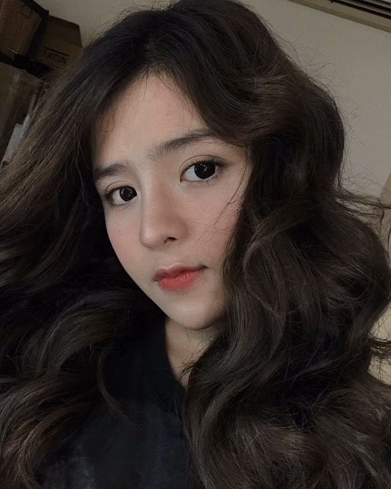 Mặc dù mới 20 tuổi nhưng Khánh An đã vạch ra cho mình ước mơ trở thành nữ doanh nhân và cố gắng thực hiện bằng mọi cách có thể. Ảnh trong bài: FBNV.