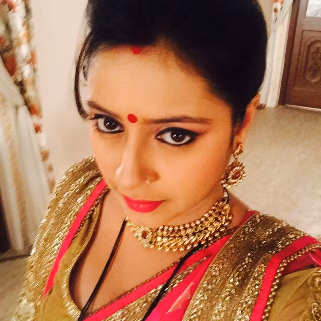 Xinh đẹp, nổi tiếng, Pratyusha Banerjee được cánh mày râu mê mẩn. Tuy vậy, cô luôn giữ bí mật về chuyện tình cảm.