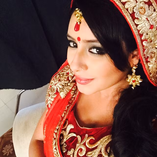 Gần đây, có tin đồn nữ diễn viên hẹn hò nhà sản xuất show truyền hình Vikas Gupta, nhưng hai người nói họ chỉ là bạn tốt.