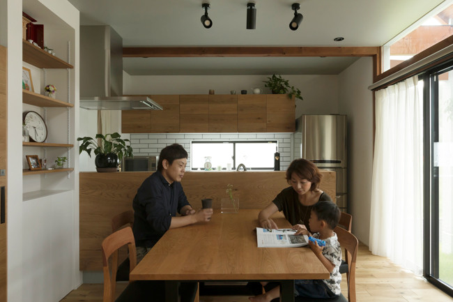  Căn nhà này là tổ ấm của một gia đình nhỏ 3 người tại Koka, Nhật Bản.