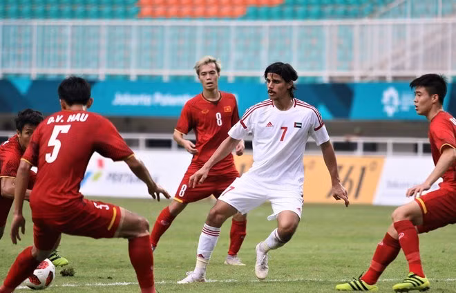 Thang nhe UAE, doi tuyen Viet Nam 