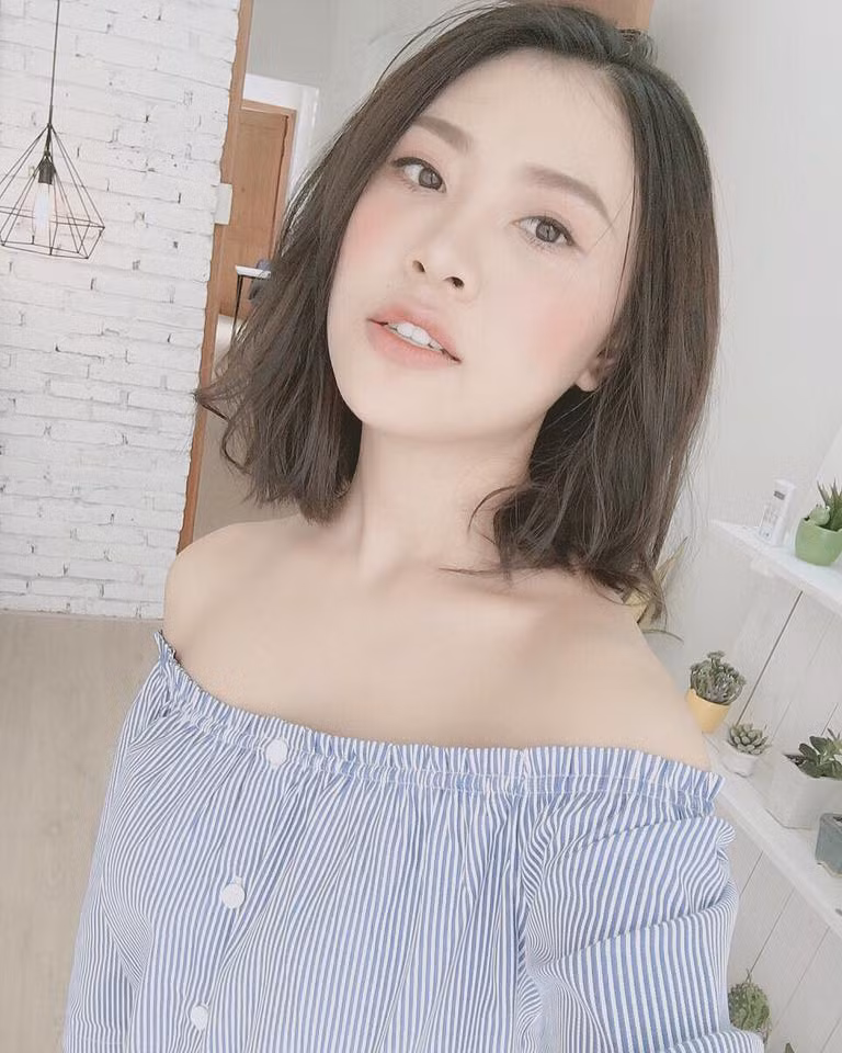 Bên cạnh đó, khi Thu Hòa cất lời hát, nhiều người nhận xét rằng cô có giọng hát chẳng thua kém gì các ca sĩ chuyên nghiệp, đặc biệt là cô ca sĩ đến từ Nghệ An là Hương Tràm.