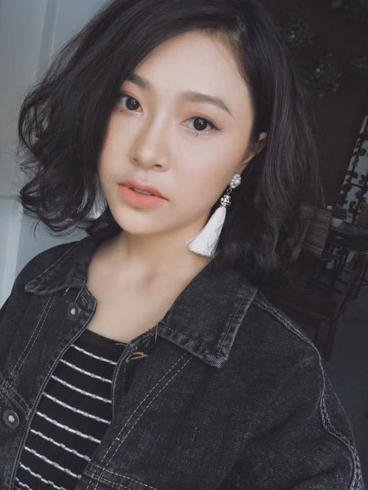 Sau một thời gian vắng bóng trong các cuộc thi ca hát, Thu Hòa mới đây đã trở lại sân khấu trong chương trình Biến hóa hoàn hảo và được gọi là bản sao của ca sĩ Hari Won khi thể hiện khả năng hát tiếng Hàn cực tốt.