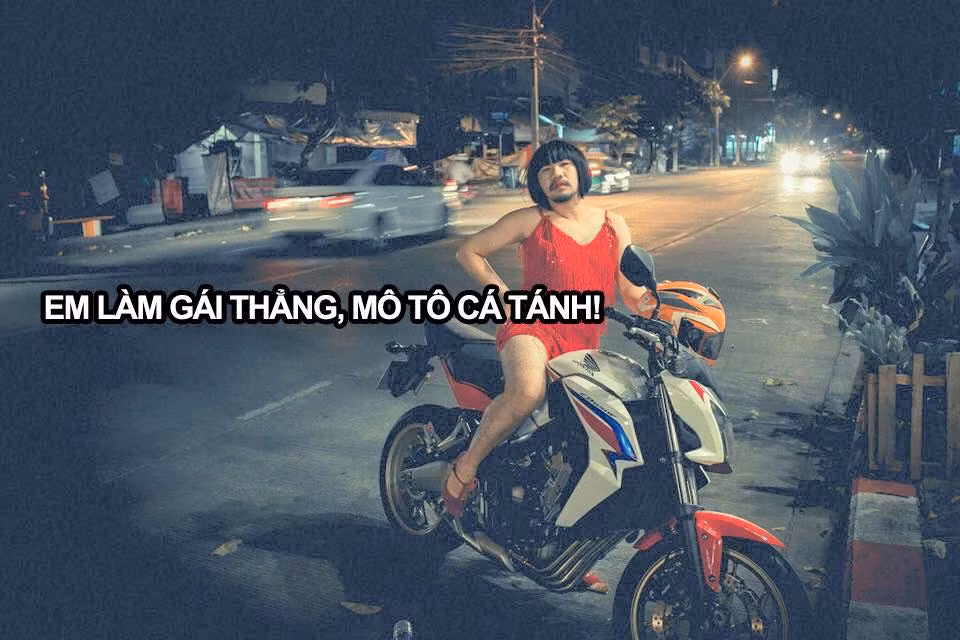 Ngoài những bức ảnh mặc váy đồng phục của học sinh Nhật Bản, anh chàng IT người Thái còn có những chiếc đầm hết sức quyến rũ.