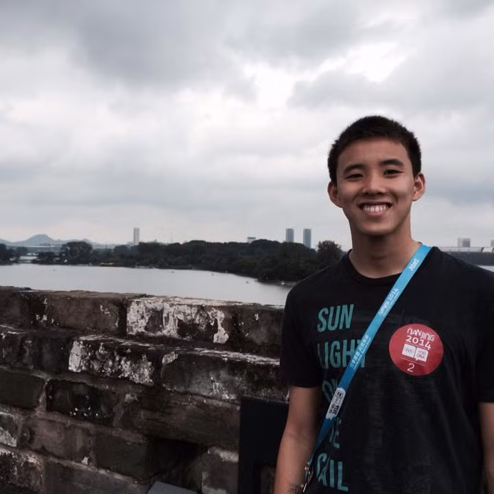 Được biết, Welson đã tham gia bơi lội từ năm 10 tuổi. 11 tuổi, chàng kình ngư trẻ tuổi này đã thi đấu ra mắt tại giải President Cup.