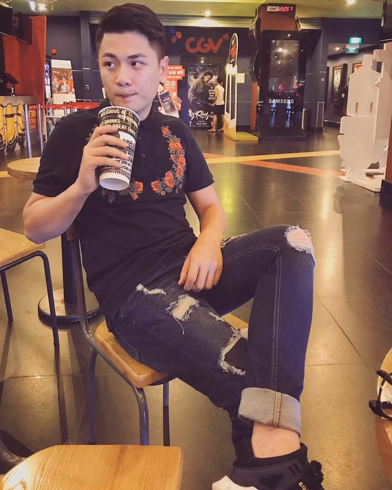 Tâm sự về công việc hiện tại cũng như tương lai sau này, Khôi Nguyễn chia sẻ: “Công việc hiện tại cũng là mục tiêu, ước mơ của mình. Nghề cũng đã mỉm cười chấp nhận mình rồi".