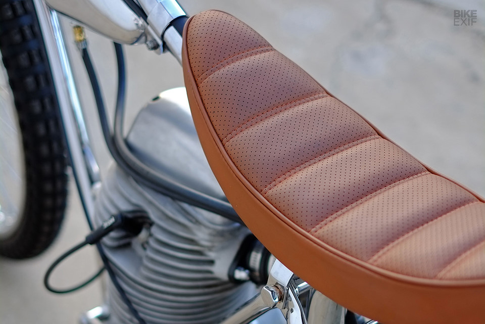 Nan hoa cũng được tùy chỉnh lại để phù hợp với thiết kế đặc trưng cho một chiếc Speedway. Phần cuối cùng là sơn và thiết kế lại yên xe. Kỹ sư Andrew Trow của hãng tiến hành sơn bạc lại một vài bộ phận xe. Bộ yên gốc của chiếc Jawa 1968 được sử dụng lại và thêm vào các chi tiết khác như đường vân các lỗ chấm li ti.