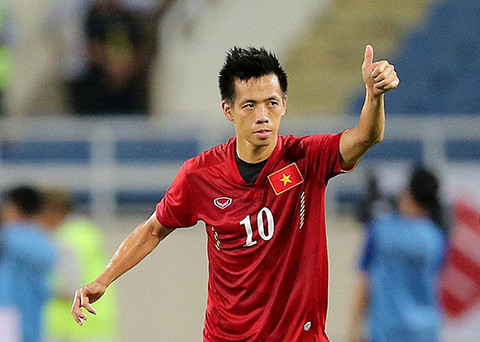 Trên hàng tấn công, đội trưởng Văn Quyết nhiều khả năng sẽ trở lại đội hình chính, thay vào đó Công Phượng cần ngồi trên băng ghế dự sau 2 trận thi đấu vô cùng xuất sắc.