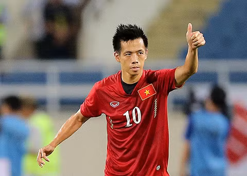 Trên hàng tấn công, đội trưởng Văn Quyết nhiều khả năng sẽ trở lại đội hình chính, thay vào đó Công Phượng cần ngồi trên băng ghế dự sau 2 trận thi đấu vô cùng xuất sắc.