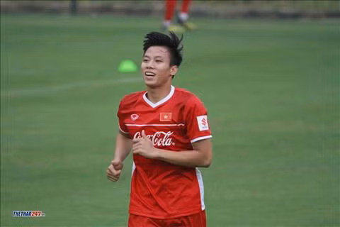 Ở phía trên Quế Ngọc Hải vẫn thi đấu ổn định và luôn thể hiện được vị trí thủ lĩnh trong hàng phòng ngự của HLV Park Hang-seo tại AFF Suzuki Cup 2018.