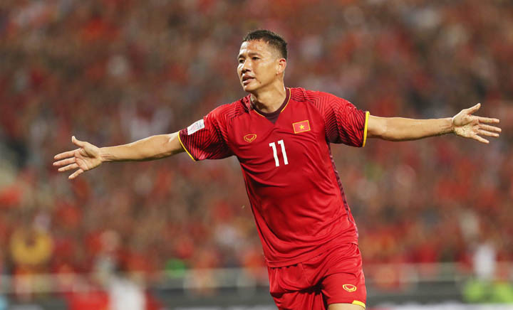 Trong khi đó, mũi nhọn tấn công Anh Đức vẫn được tin dùng nhờ kinh nghiệm trận mạc.