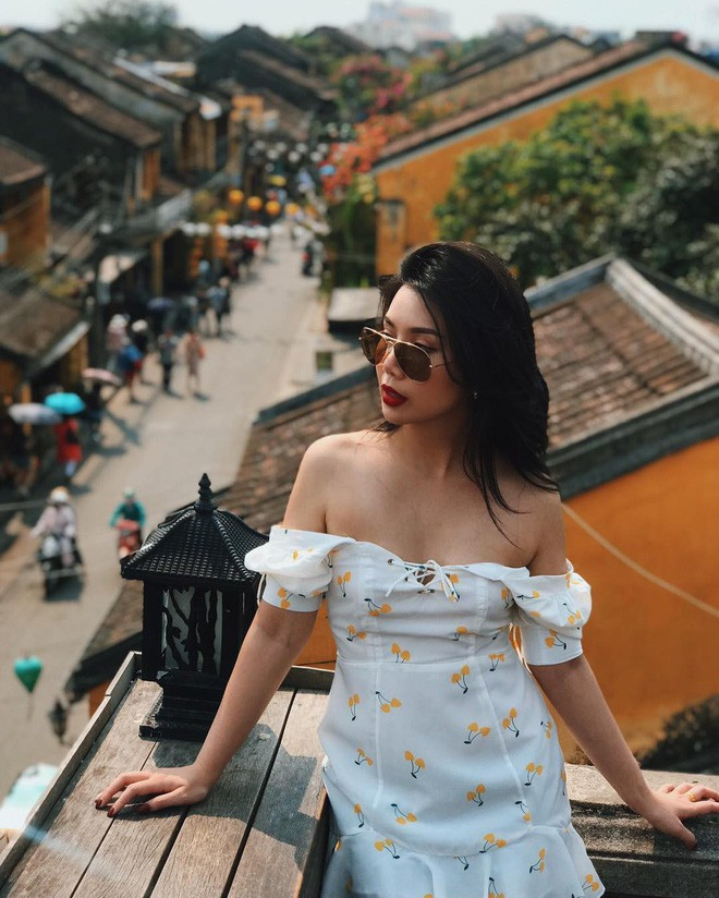 Theo một số bạn trẻ, Thời điểm lí tưởng nhất để chụp những bức ảnh tuyệt đẹp từ góc ban công trên sân thượng của quán hot nhất Hội An này đó là sáng sớm và lúc hoàng hôn. Ảnh minh họa.