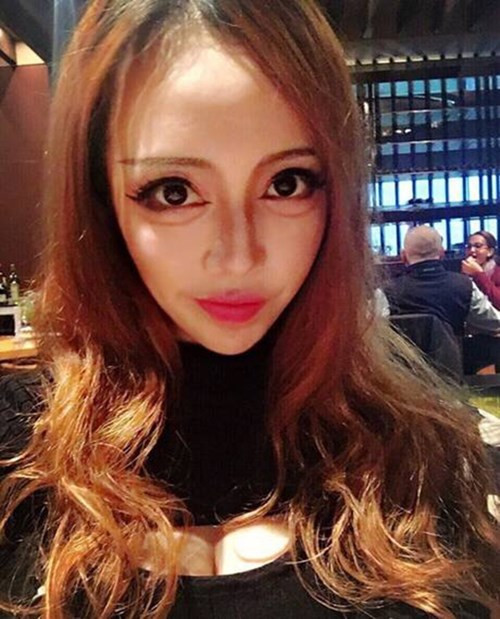 Mới đây, một cô gái người Đài Loan đã khiến cho cư dân mạng một phen hú hồn bạt vía về cách trang điểm kiểu dọa ma siêu quái đản của mình.