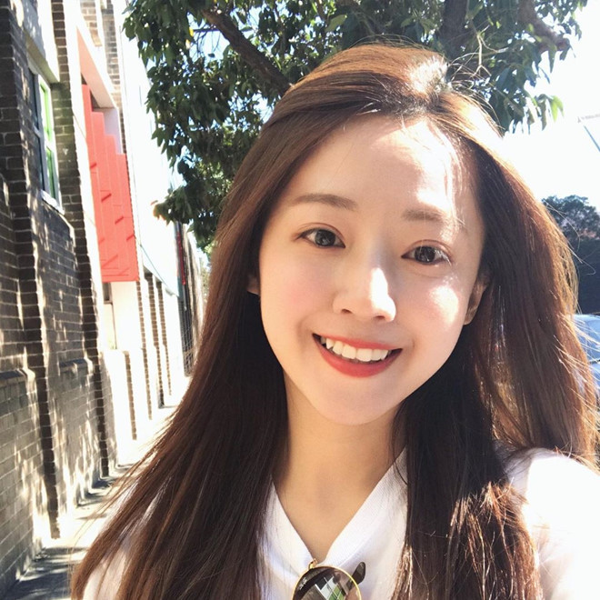 Nhờ vào sức hút trên truyền thông và mạng xã hội, Dabe Chen chuyển hướng sự nghiệp, có cơ hội bước chân vào làng giải trí.