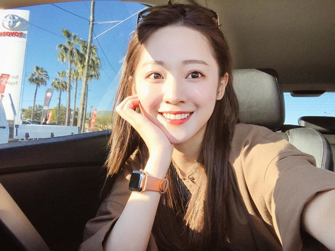 Sau bức ảnh chụp lén, Dabe Chen nhận nhiều lời khen ngợi bởi gương mặt xinh xắn cùng nét biểu cảm trang nhã, khí chất. Sau một đêm, cô trở thành người nổi tiếng.