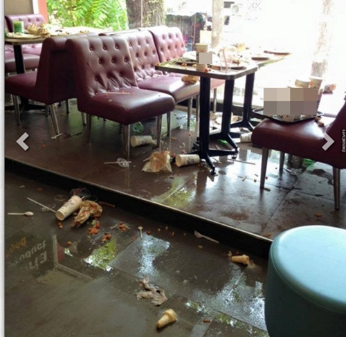 Có thể nói, nghề phục vụ được ví von là nghề làm dâu trăm họ, cũng có nghĩa việc họ có thể gắn bó và hoàn thành công việc đó đã là một điều đáng để bất cứ ai trân trọng rồi.