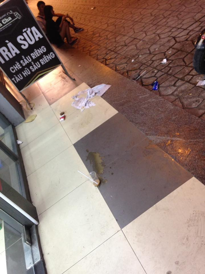 Dẫu biết "khách hàng là thượng đế" nhưng đừng vì thế mà ai đó cho mình cái quyền yêu cầu ra sao người ta cũng phải chấp nhận. Suy cho cùng vẫn là nên đặt mình vào tâm thế người khác để hiểu và san sẻ cho nhau.