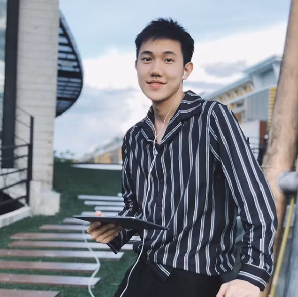 Khi tìm ra Instagram của Siwakorn, dân tình lại càng thêm thích thú vì hoá ra bức ảnh trên vẫn chưa phải là khoảnh khắc xuất thần nhất của anh chàng.