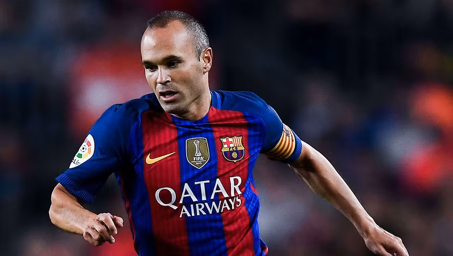 Iniesta là cầu thủ được rất nhiều CLB lớn trên thế giới nhòm ngó và để tránh điều này, BLĐ Barca đã kèm vào điều khoản phá vỡ hợp đồng với chân chuyền xuất sắc nhất thế giới lên tới con số 143 triệu bảng.