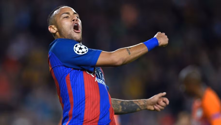 Với việc chính thức đặt bút ký gia hạn với Barcelona đến năm 2021, ngoài mức lương siêu khủng thuộc hàng top thế giới, phí giải phóng hợp đồng của Neymar cũng tăng đột biến. Cụ thể kể từ thời điểm này, bất cứ ông lớn nào muốn có được siêu sao người Brazil cũng phải chồng lên bàn đàm phán số tiền 210 triệu bảng.