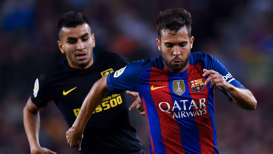 Mùa hè 2015, Barcelona đã thuyết phục được hậu vệ cánh trái Jordi Alba gia hạn hợp đồng thêm 3 năm (đến năm 2020). Theo bản thỏa thuận mới thì đội bóng nào muốn có được hậu vệ cánh này của Barca sẽ phải trả thêm khoản tiền lên tới 107 triệu bảng.