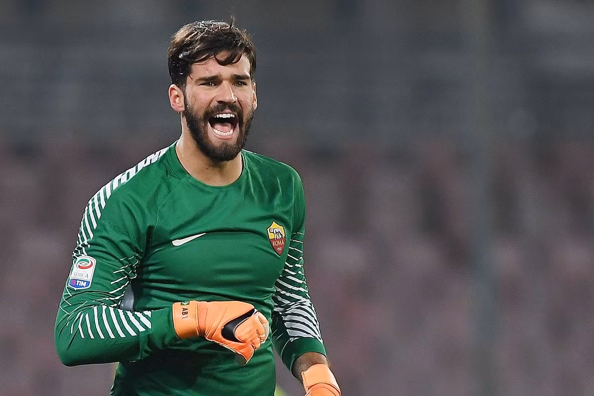 Khả năng Chelsea không thể giữ hai ngôi sao người Bỉ, Eden Hazard và Thibaut Courtois, là rất lớn và The Blues đã điển tên Alisson vào danh sách cần mua.