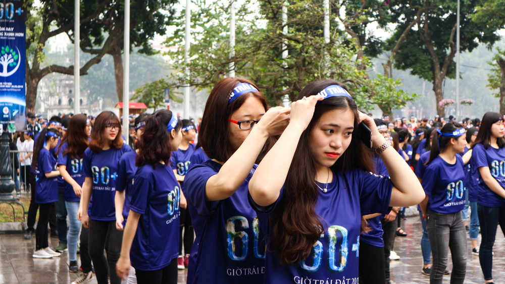 Cũng trong sự kiện Lễ Phát động Chiến dịch Giờ Trái đất 2018, các bạn trẻ tình nguyện viên còn mang đến những màn nhảy Flashmob hưởng ứng chiến dịch.