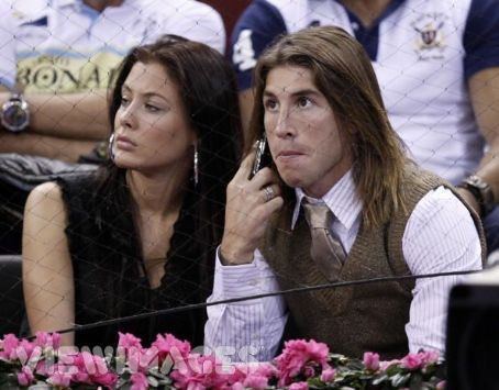 Nhưng chuyện tình giữa Ramos và Reyes không bền lâu. Sau một thời gian cặp kè, họ đã đường ai nấy đi. Giải thích cho việc này, cả hai đều nói rằng họ theo đuổi những đam mê riêng nên dần xa cách và tiến tới quyết định chia tay.