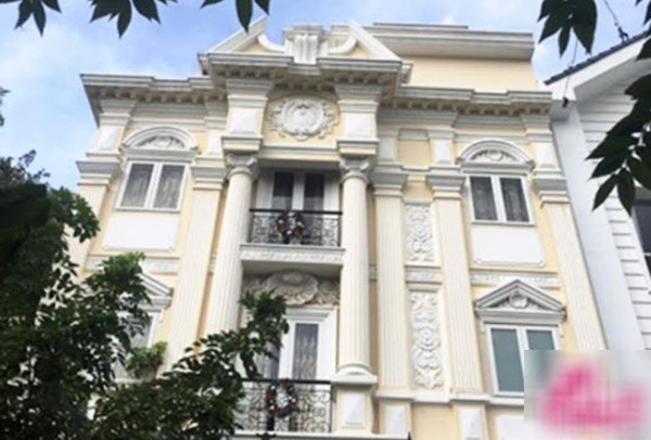 Biệt thự của Minh Hằng khiến nhiều người kinh ngạc. Ngoài biệt thự, Minh Hằng còn mua thêm một căn hộ tiền tỉ ở khu vực trung tâm.