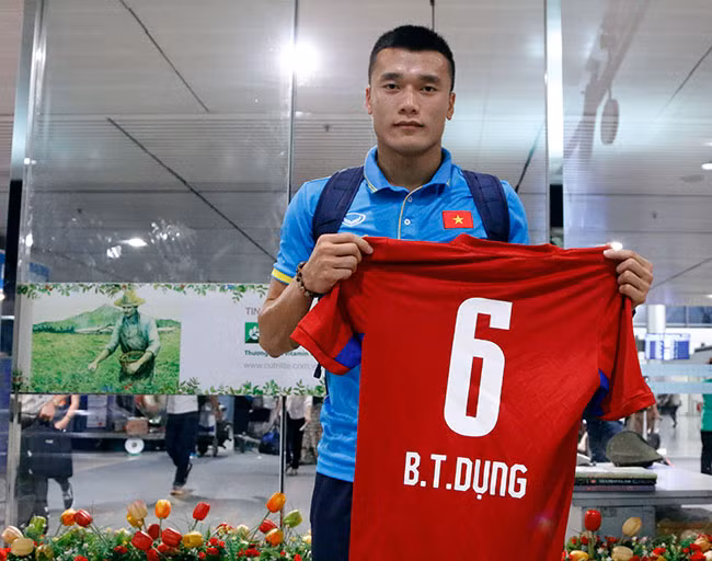 Khuôn mặt lạnh lùng nhưng khá điển trai, thủ thành người Thanh Hóa đã lọt vào top những gương mặt có sức hút tại VCK U20 World Cup 2017. Ảnh: Zing