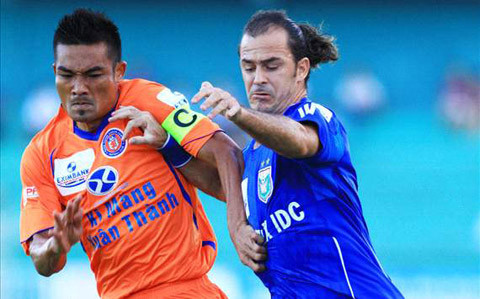 Kesley Alves gây ấn tượng mạnh cho BLĐ Becamex Bình Dương sau màn trình diễn chói sáng trong màu áo CLB Matsubara ở Giải bóng đá TH Bình Dương 2005. Năm đó, anh giành cú đúp Vua phá lưới và Cầu thủ XS nhất giải, khiến đội bóng đất Thủ phải trải thảm mời anh về Gò Đậu.