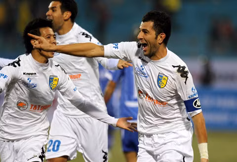 Cristiano Roland được mệnh danh là bức tường Brazil trước khung thành của Dương Hồng Sơn trong kỷ nguyên thành công nhất của Hà Nội T&amp;T. Đến với đội bóng thủ đô lần đầu trong 2 năm (2007-2008), anh có một quãng thời gian ngắn trở về chơi cho đội bóng quê nhà Beira-Mar trước khi trở lại với Hà Nội T&amp;T từ năm 2009.