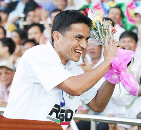 Kiatisuk tới HA.GL năm 2003 là thương vụ bom tấn đánh dấu bước chuyển mình của TTCN tại V.League. Thời đó, việc "Zico Thái" đến Việt Nam là một cú sốc với bóng đá Đông Nam Á nói riêng cũng như túc cầu châu Á nói chung. Ngay trong mùa bóng đầu tiên, Kiatisuk đã góp công lớn giúp đội bóng của bầu Đức vô địch V.League và tiếp tục bảo vệ thành công ngôi vương trong năm tiếp theo, cùng với đó là 2 danh hiệu Siêu cúp QG các năm 2003 và 2004.