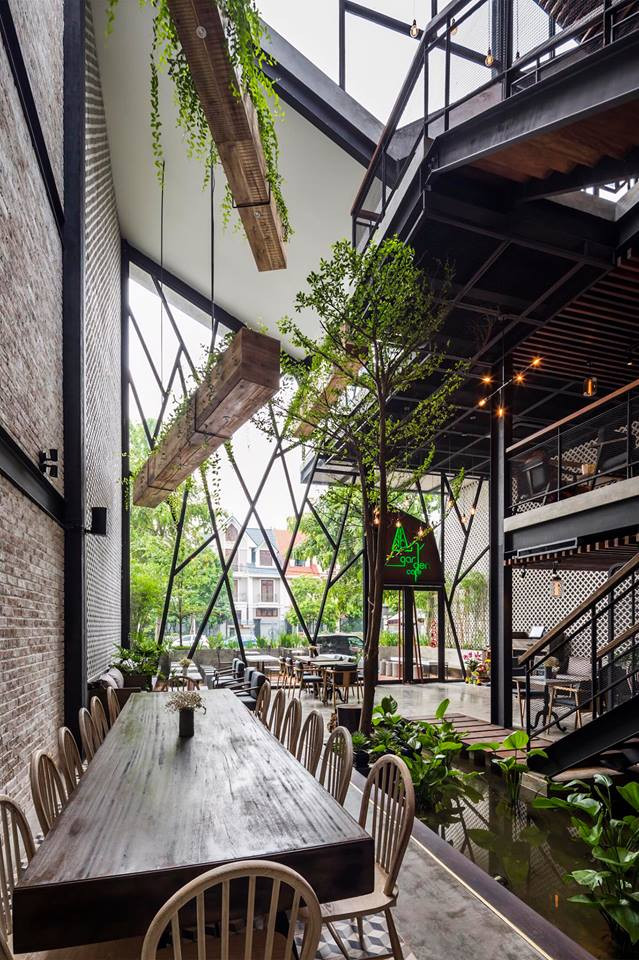 Menu của AN' có cả trà, cafe, bánh và một số món ăn mặn, với giá dao động từ 30.000 đến 80.000 cho đồ uống. Theo nhận xét của một số người thì đồ uống ở đây không quá xuất sắc nhưng tổng thể hợp lý, đặc biệt vì quán xinh, nhân viên thân thiện nên vẫn có thể bù trừ được cho nhau.