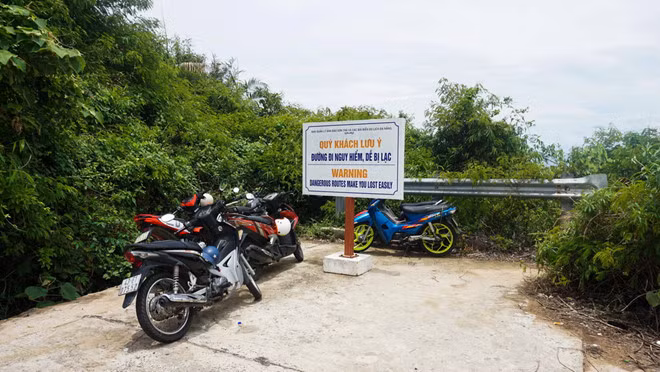 Ngày 29/8 vừa qua, nhóm phượt thủ gồm 4 người tham quan trên bán đảo Sơn Trà thì bị lạc. Do mưa lớn và trời tối, một người đàn ông trong nhómrơi xuống vực chấn thương đầu, gãy chân, 3 người còn lại kêu cứu.