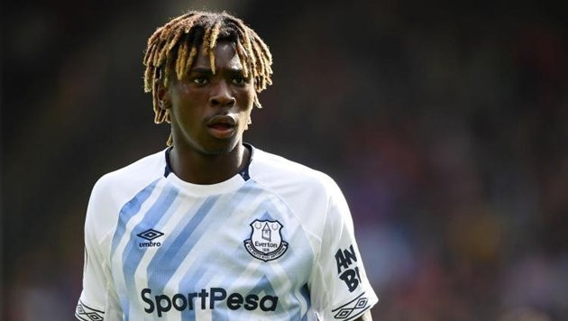 Theo Corriere della Sera, ban lãnh đạo AC Milan đã cảm thấy không quá hứng thú với Moise Kean và không có chuyện họ sẽ đưa anh về San Siro. Các Milanista có thể dễ dàng hiểu được quyết định này bởi AC Milan đang có quá nhiều cầu thủ trẻ và họ cần ưu tiên chiêu mộ những gương mặt giàu kinh nghiệm.