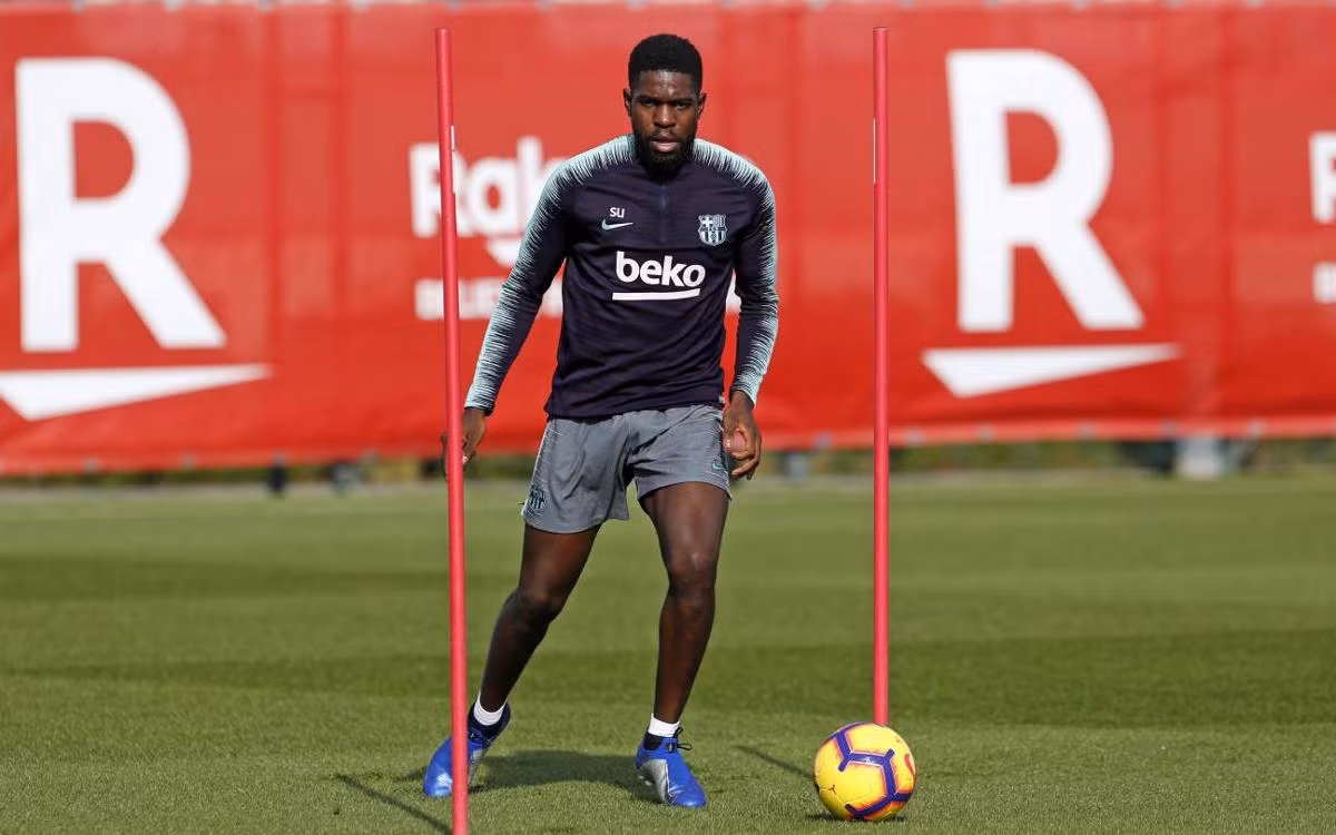 Theo Sport, PSGin rất quan tâm đến Samuel Umtiti và chuẩn bị thực hiện động thái chuyển nhượng. "Gã nhà giàu" nước Pháp muốn đón Umtiti về Paris để cầu thủ sinh năm 1993 có được khoảng thời gian thi đấu và chinh chiến gần gia đình.
