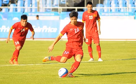 Dù đã cố gắng tung người móc bóng sau pha 11m hỏng, nhưng Công Phượng cũng không thể đưa bóng vào lưới.