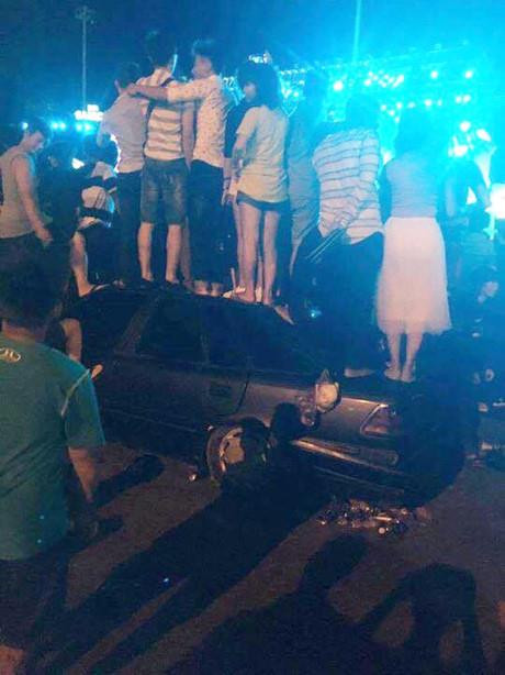 Để có vị trí tốt nhất khi tham gia lễ hội âm nhạc điện, nhiều người không ngần ngại chọn bất cứ địa điểm nào và hình ảnh được ghi lại tại một bữa tiệc âm nhạc điện tử tại Vũng Tàu cách đây chưa lâu.