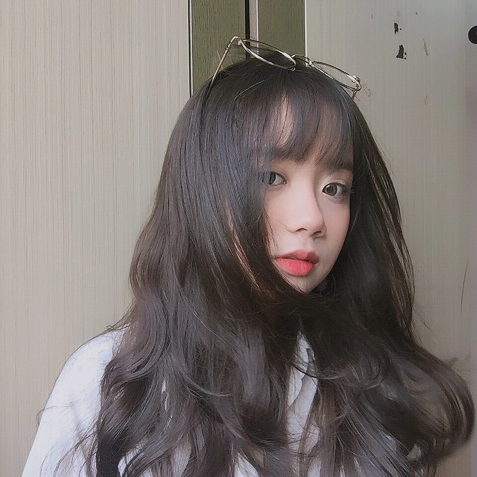 Theo tìm hiểu Kiều Trang hiện là học sinh trường THPT Nguyễn Du quận 10, TP HCM. Cô nàng này dù mới xuất hiện nhưng đã có lượng theo dõi không nhỏ trên các trang mạng xã hội và khiến nhiều đàn chị hot girl phải "nể phục" thật sự.